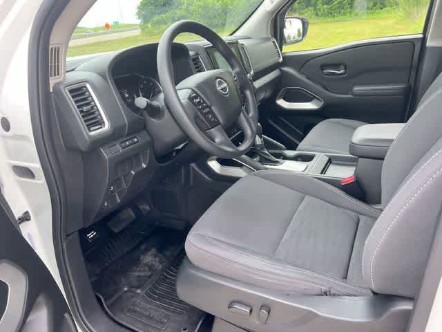 Used 2024 Nissan Frontier SV RWD image 3