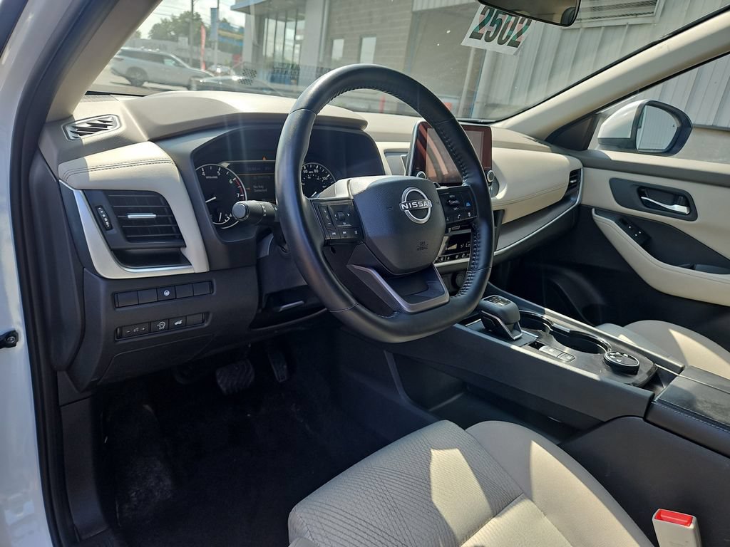 Used 2025 Nissan Rogue SV AWD/4WD image 21