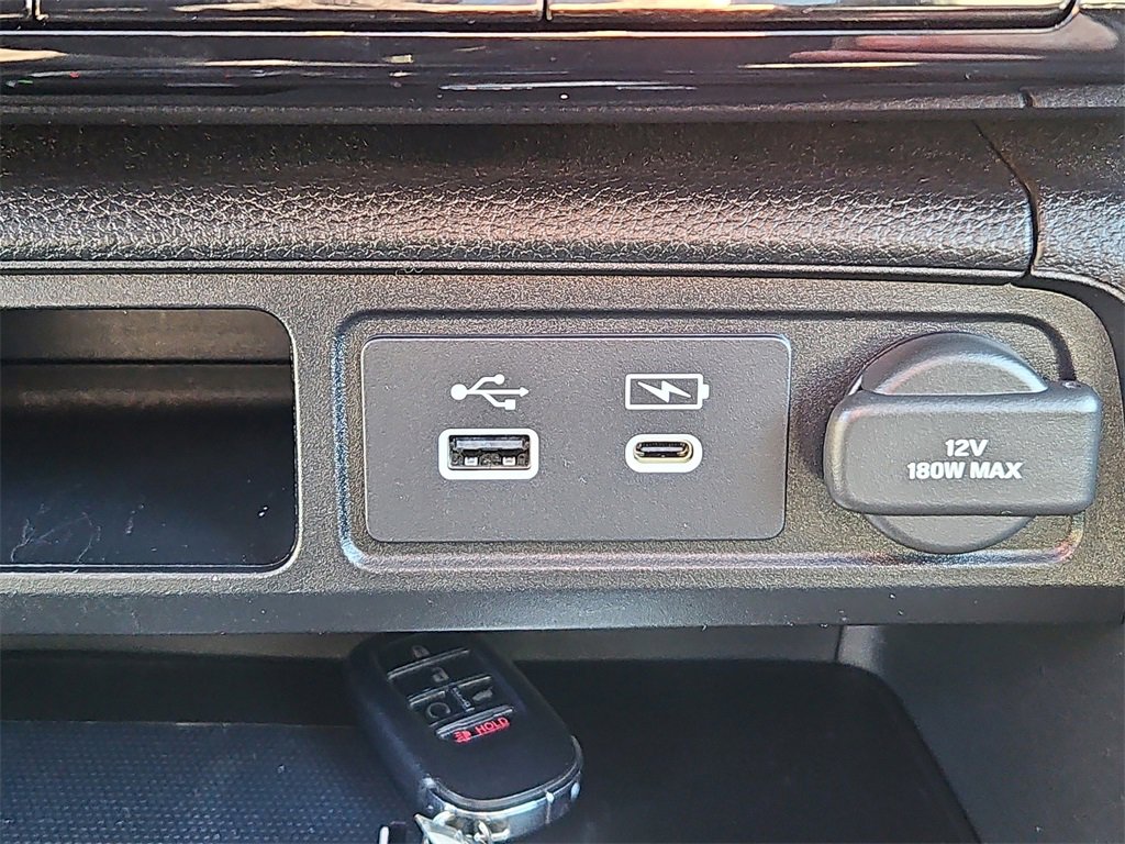 Used 2024 Honda Pilot Touring image 18