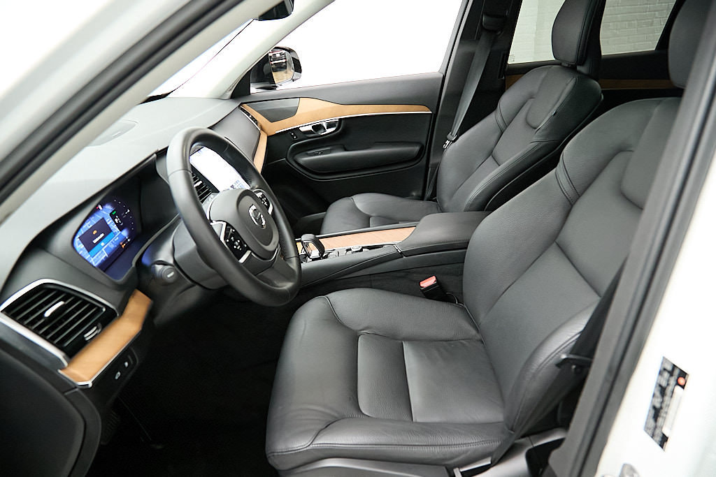 Used 2023 Volvo XC90 T8 Plus w/ Protection Package Premier AWD/4WD image 13