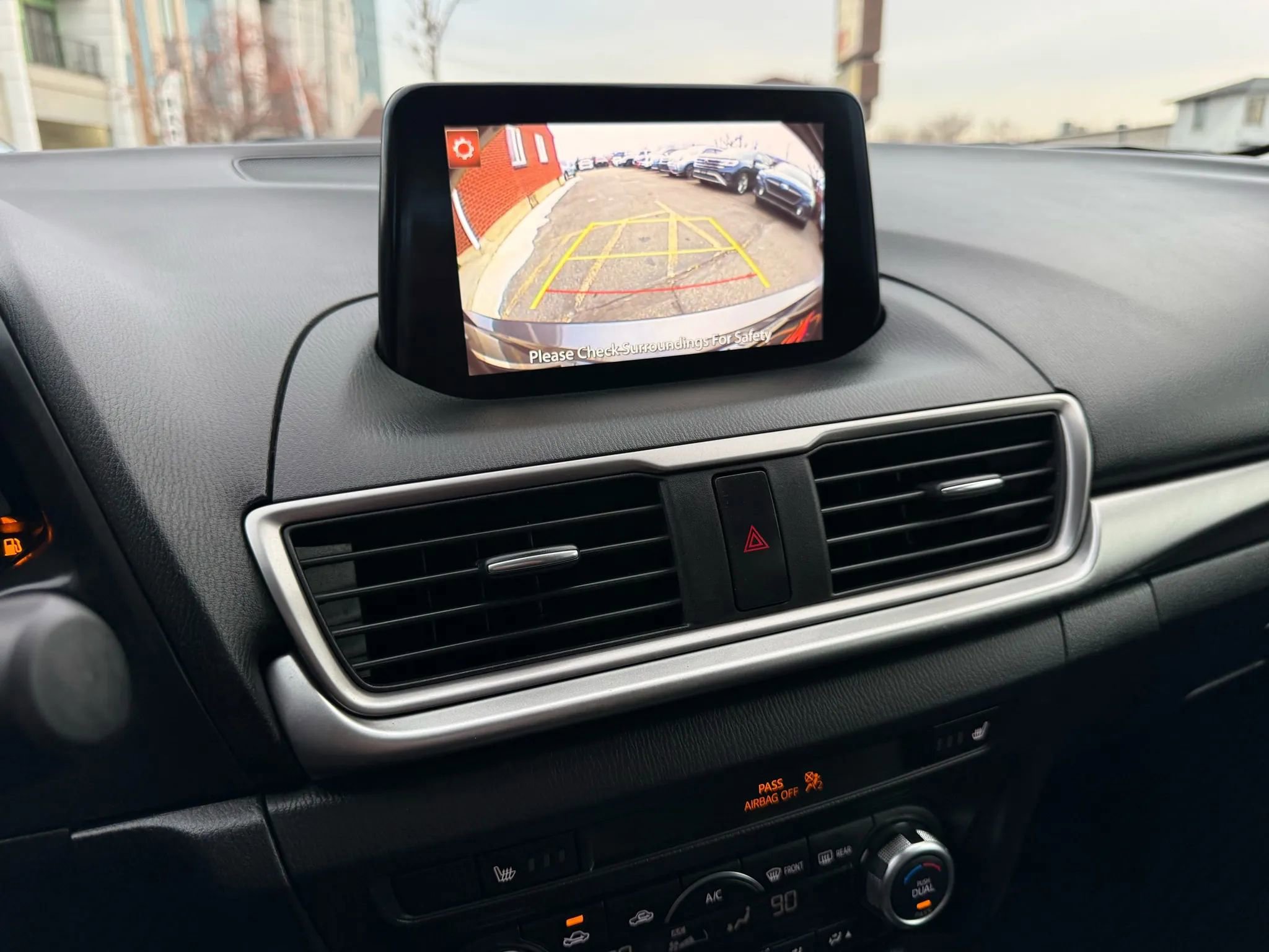 Used 2018 MAZDA MAZDA3 Touring image 24