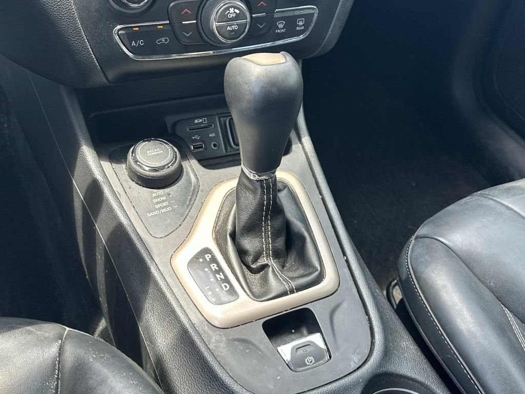Used 2016 Jeep Cherokee Limited AWD/4WD image 24