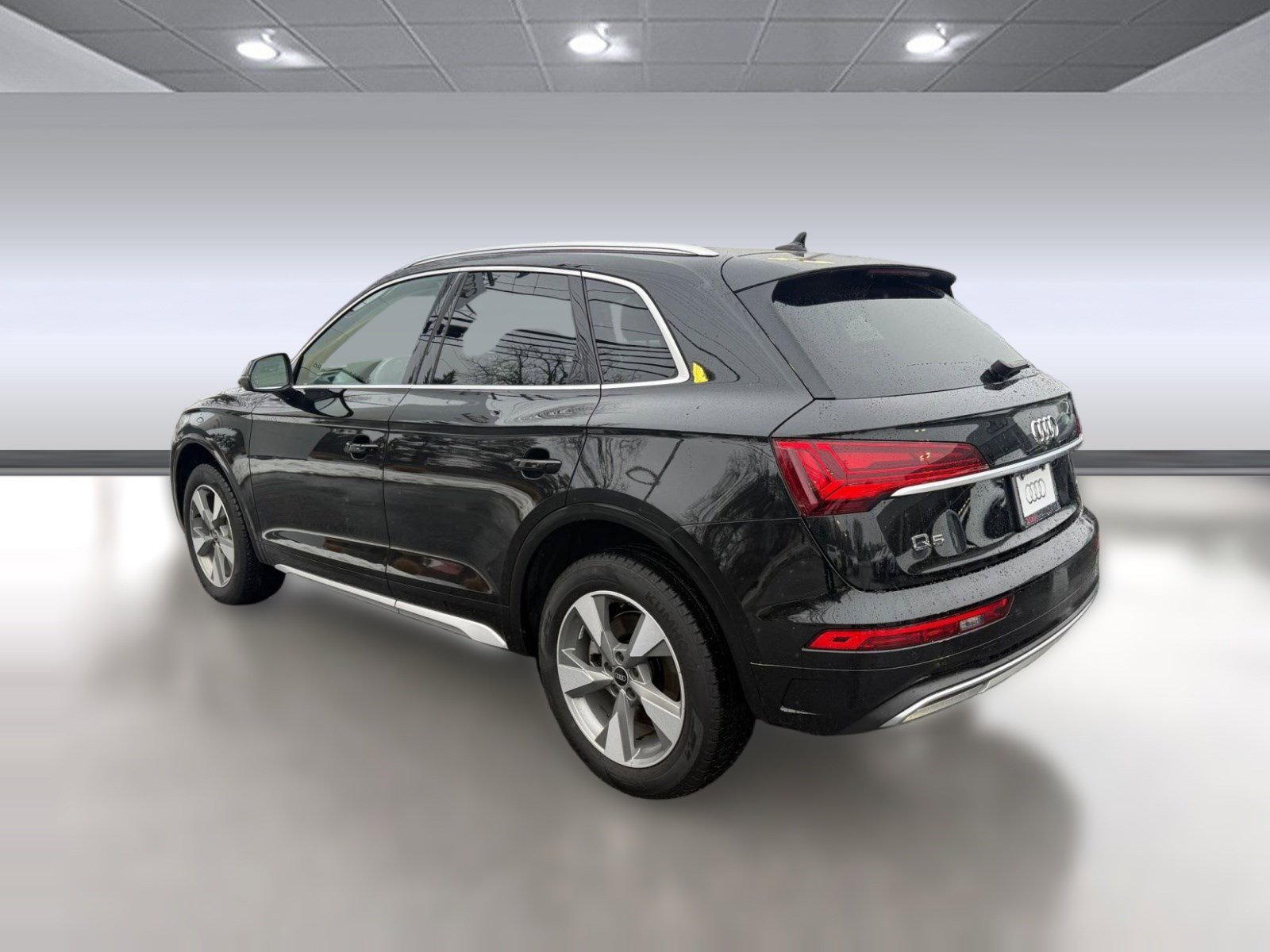 Used 2023 Audi Q5 2.0T Premium w/ Convenience Package image 3