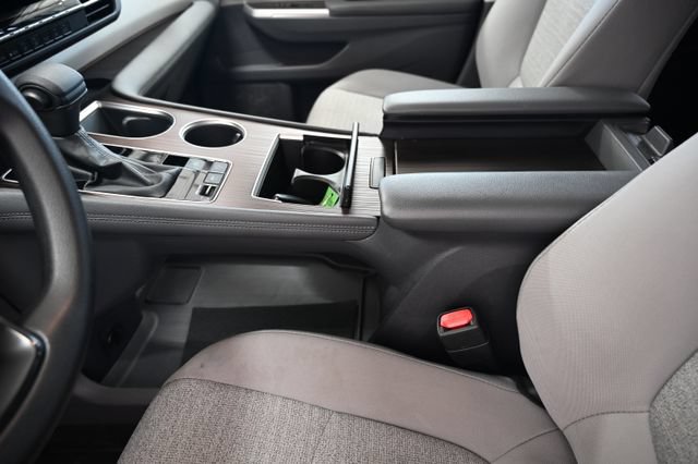 Used 2023 Toyota Sienna LE AWD/4WD image 22