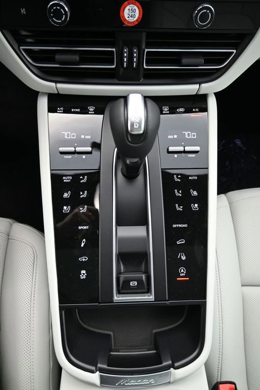 Used 2025 Porsche Macan S AWD/4WD image 15