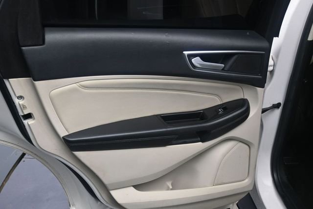Used 2015 Ford Edge Titanium FWD image 17