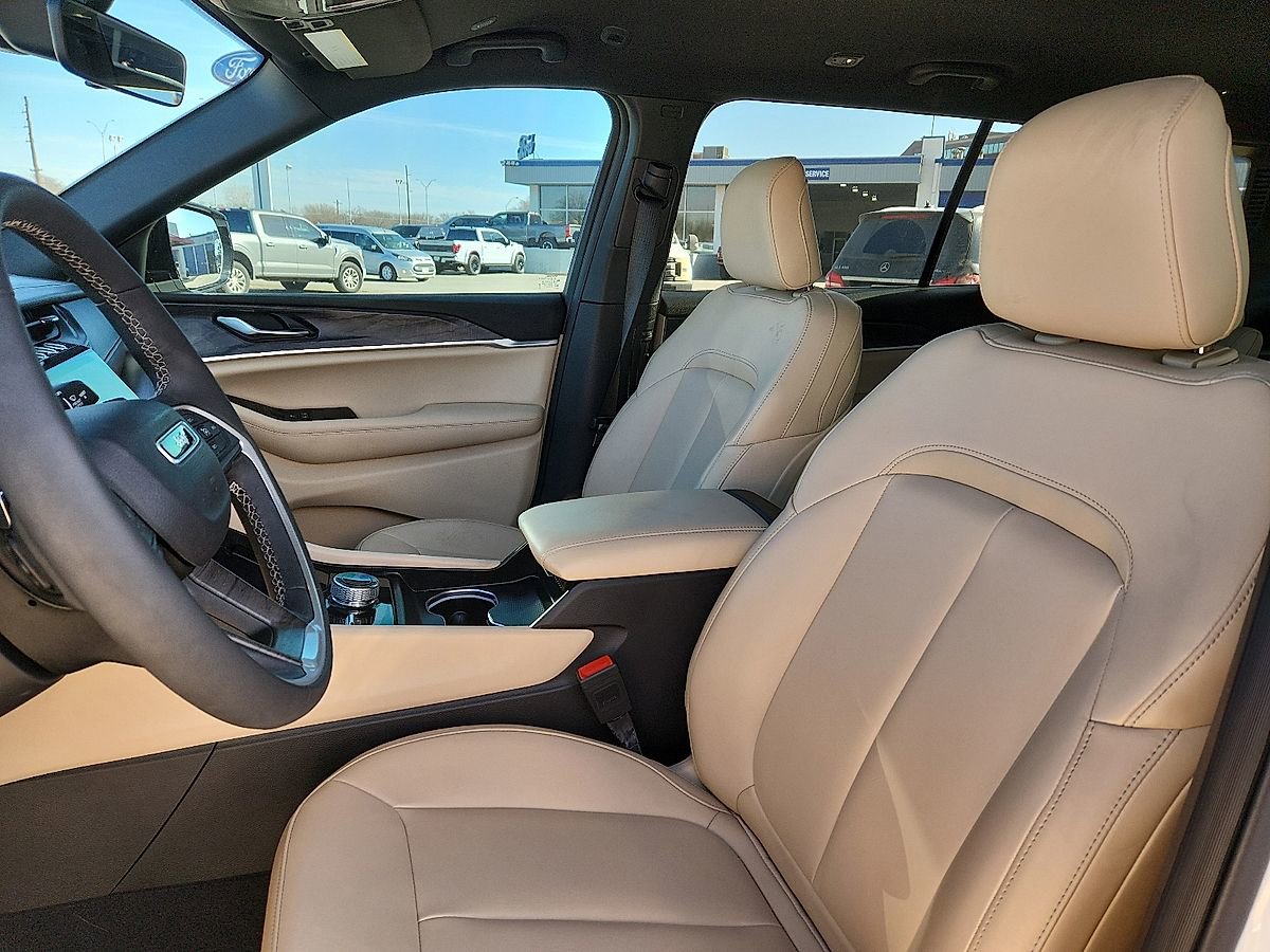 Used 2025 Jeep Grand Cherokee L Limited AWD/4WD image 7