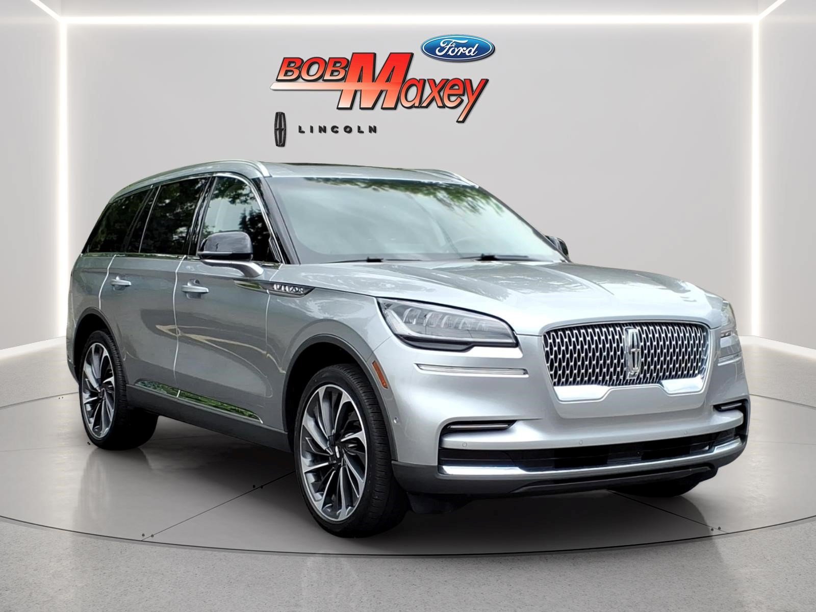 Used 2024 Lincoln Aviator Reserve w/ Equipment Group 201A AWD/4WD image 3