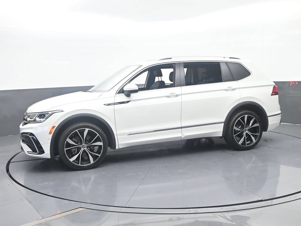 Used 2023 Volkswagen Tiguan SEL R-Line AWD/4WD image 2