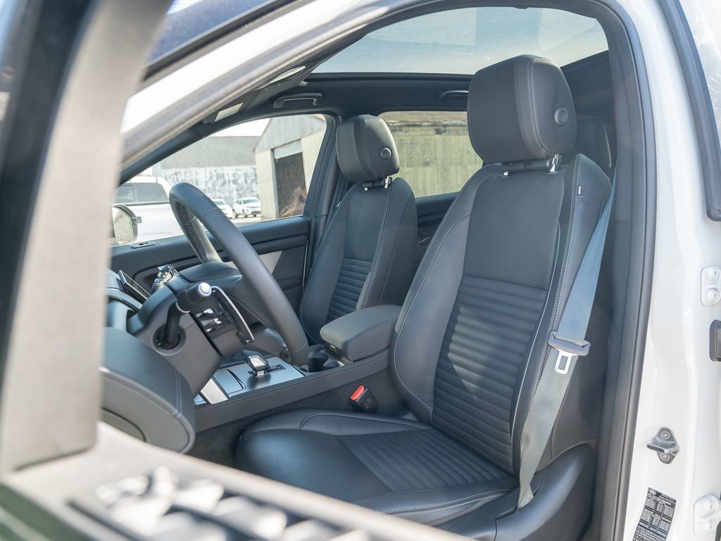 Certified 2025 Land Rover Discovery Sport Dynamic SE AWD/4WD image 20