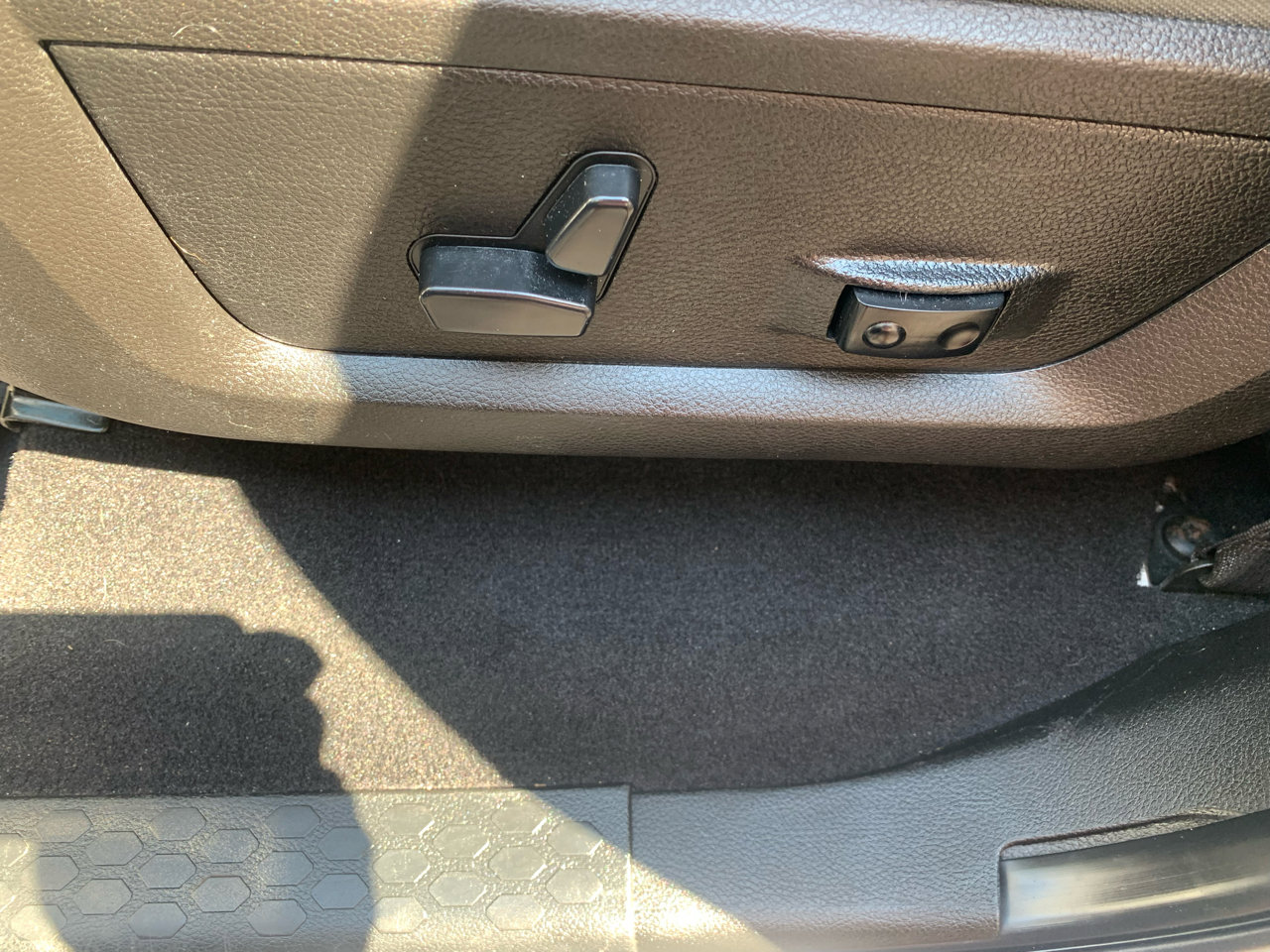 Used 2019 RAM 1500 Classic SLT w/ Luxury Group image 25