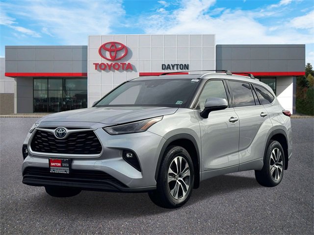 Used 2022 Toyota Highlander XLE image 2