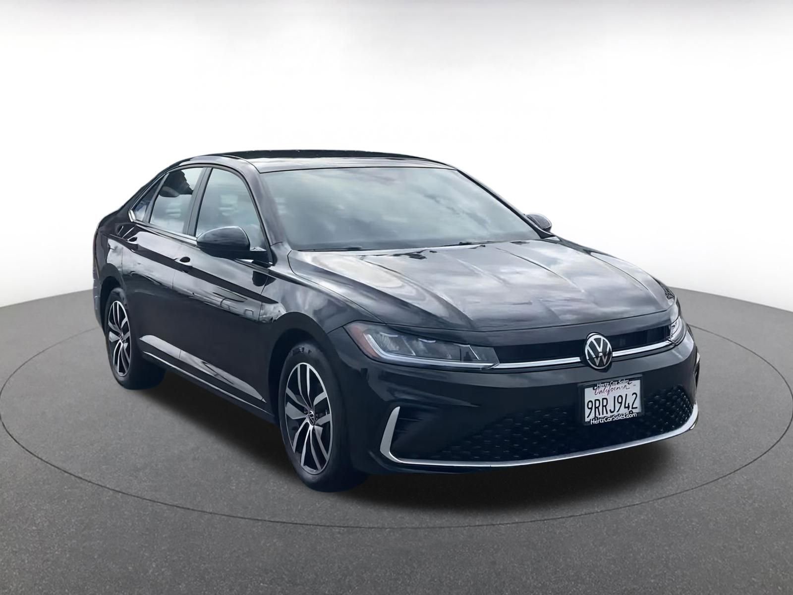 Used 2025 Volkswagen Jetta SE image 3