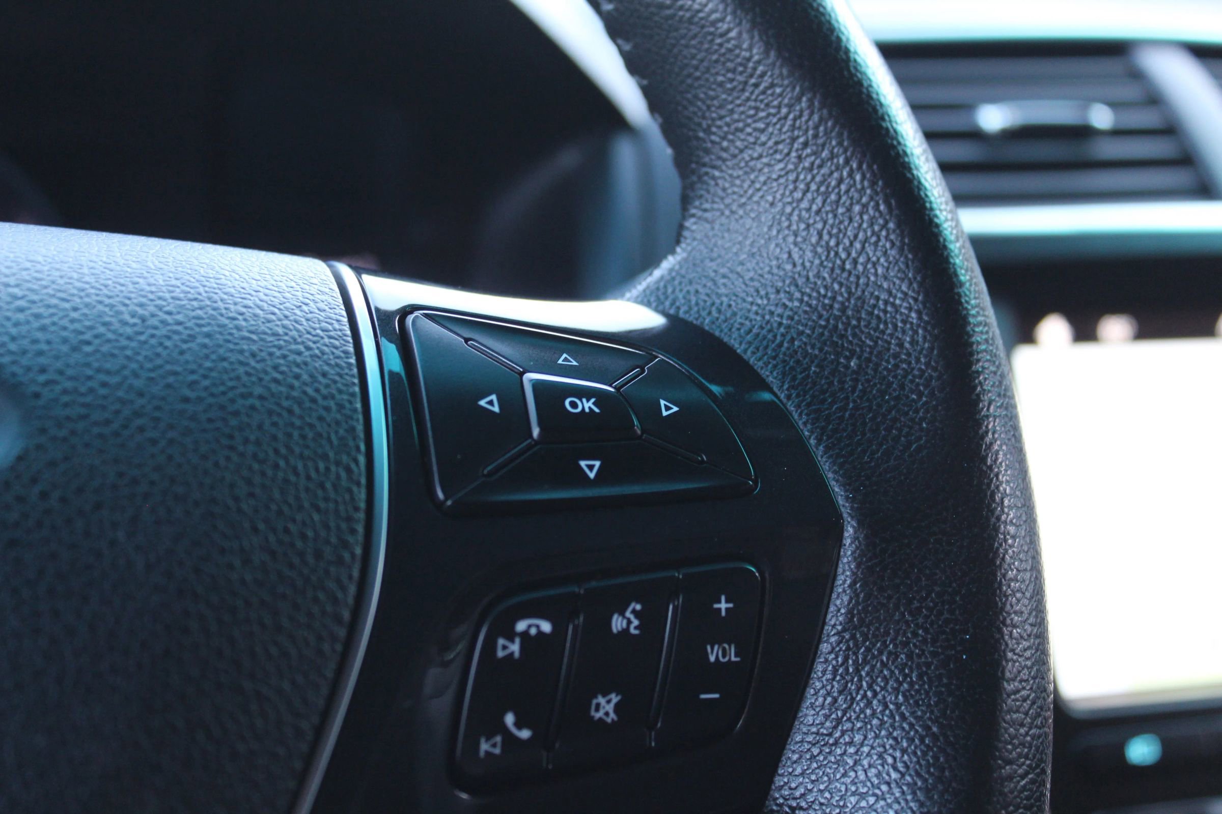 Used 2017 Ford Explorer Limited image 28