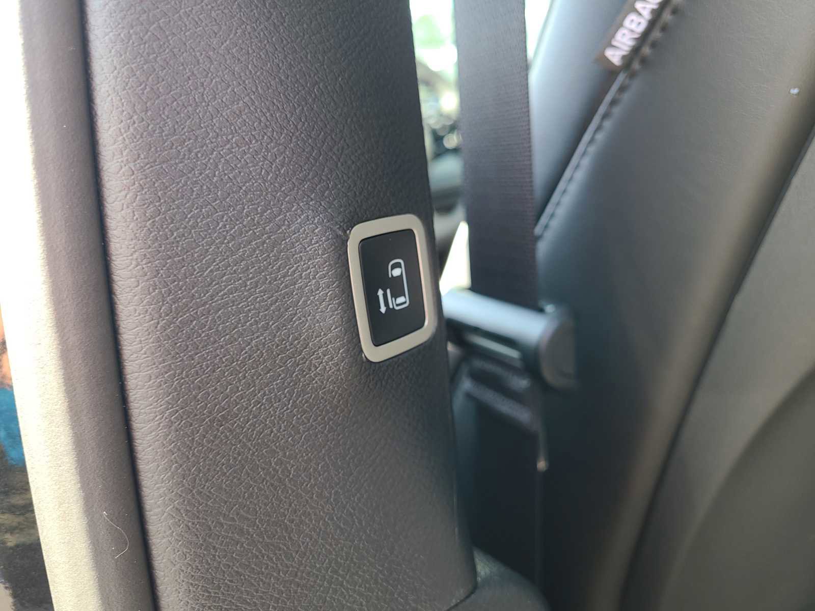 Used 2023 Chrysler Pacifica Limited w/ Uconnect Theater Family Group image 45