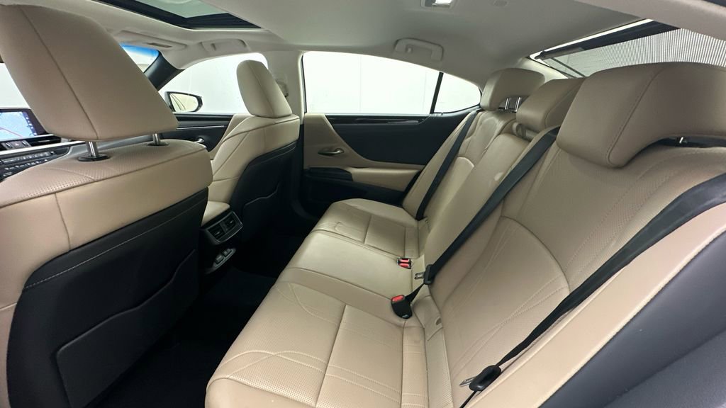 Used 2019 Lexus ES 300h image 10