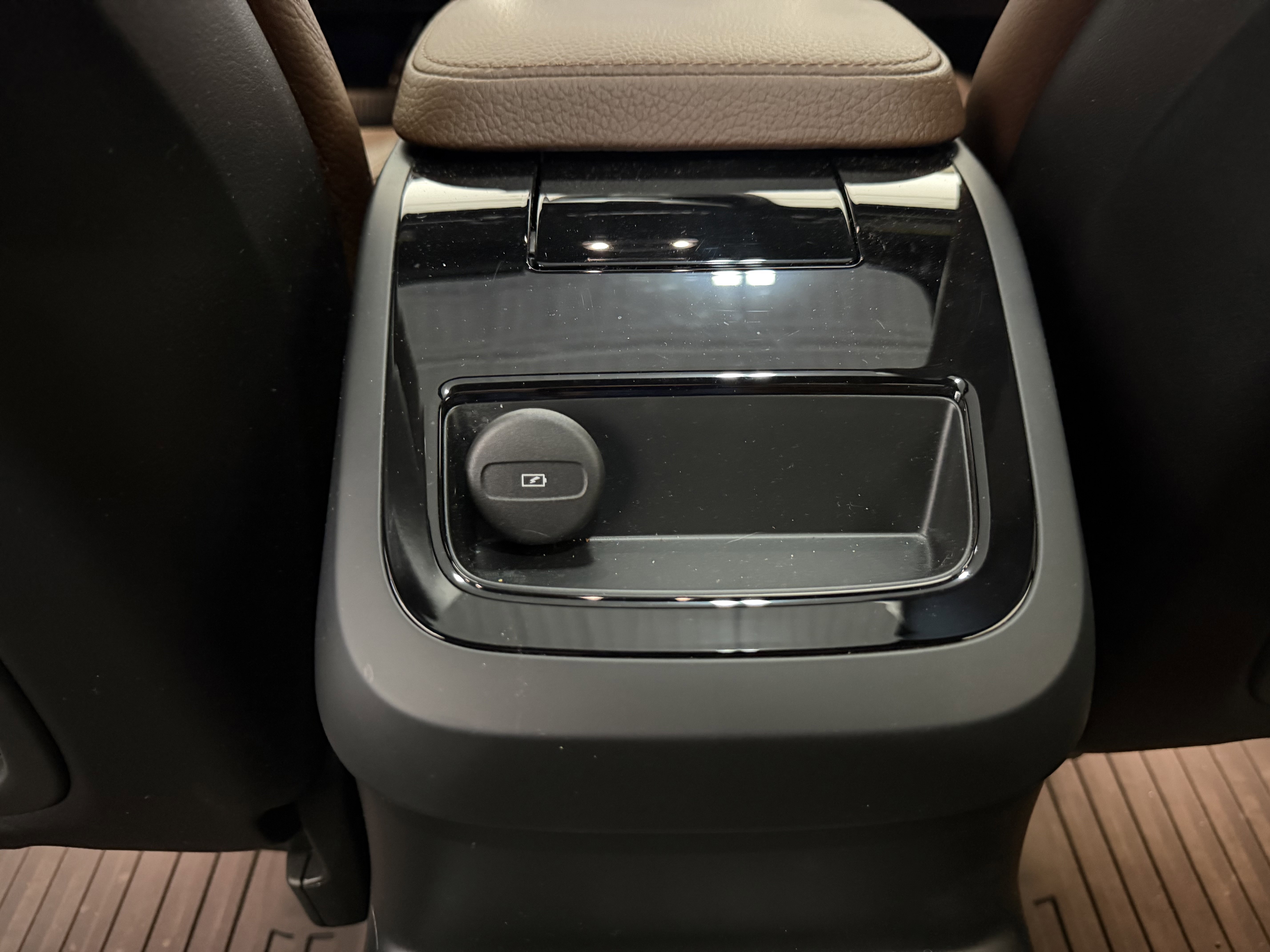 Used 2021 Volvo S60 T8 Inscription image 26