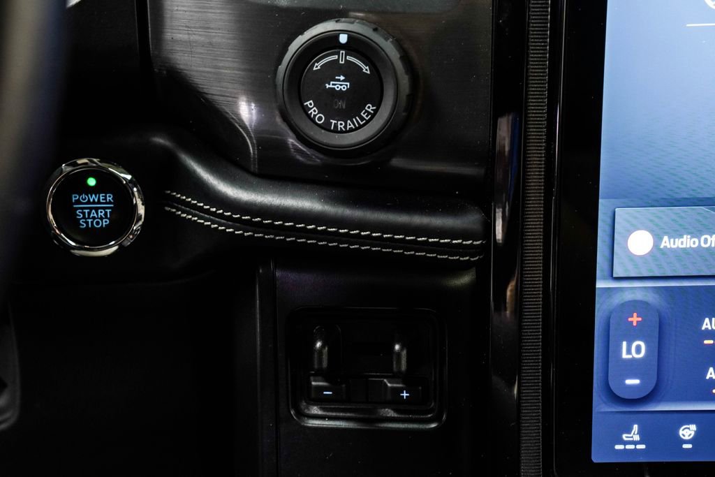 Used 2022 Ford F150 Lightning Platinum image 25