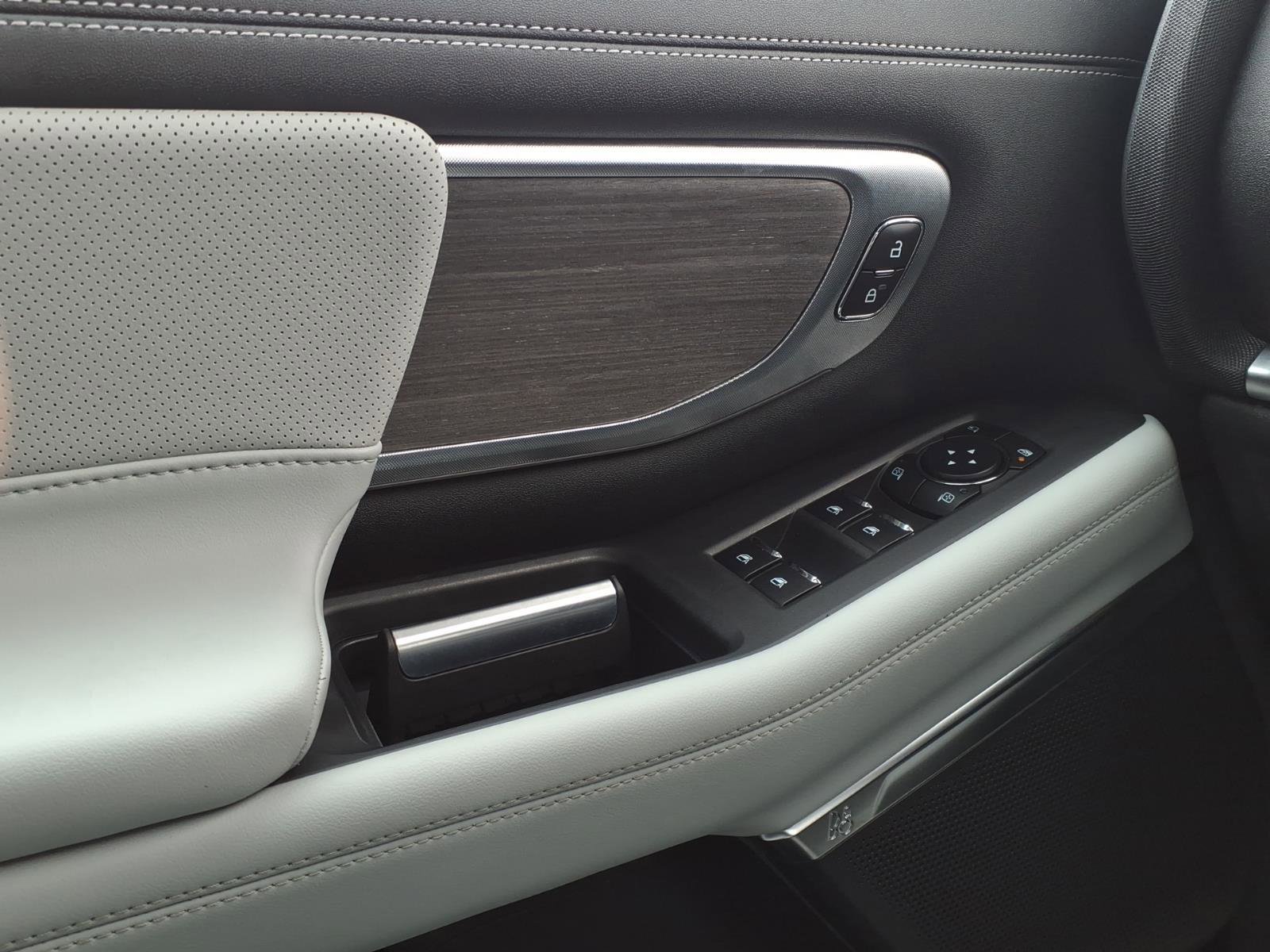 Certified 2025 Ford Expedition Platinum w/ Platinum Ultimate Package image 16