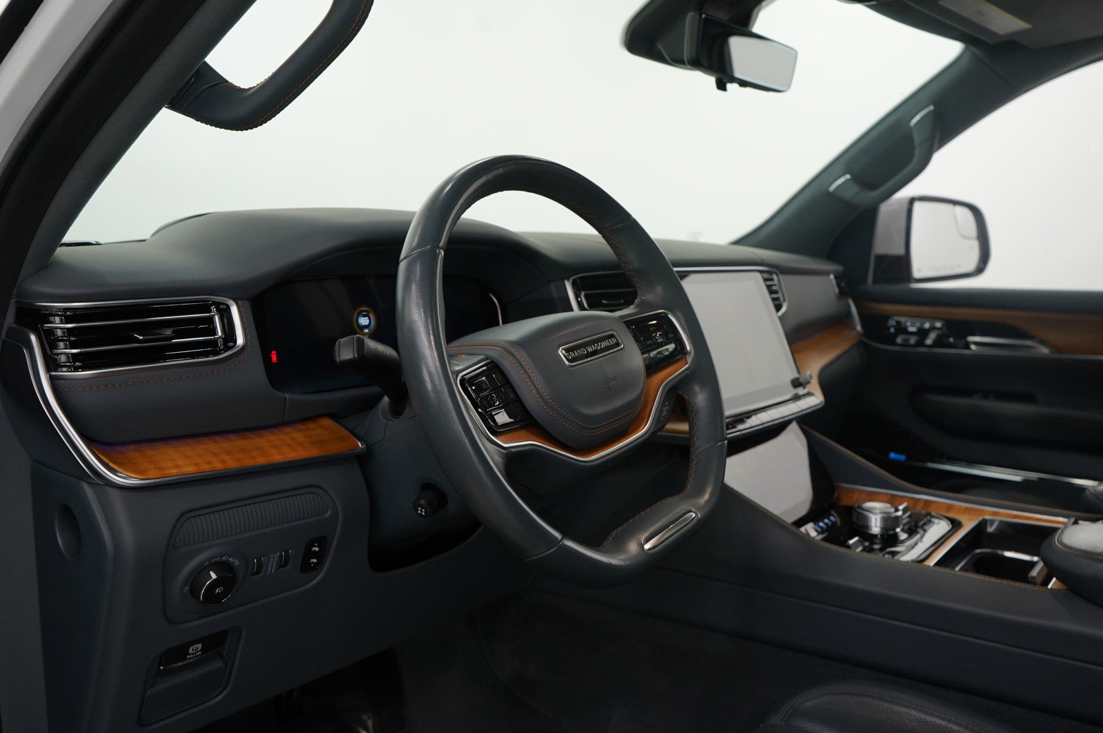 Used 2022 Jeep Grand Wagoneer Series II w/ Premium Group II image 20