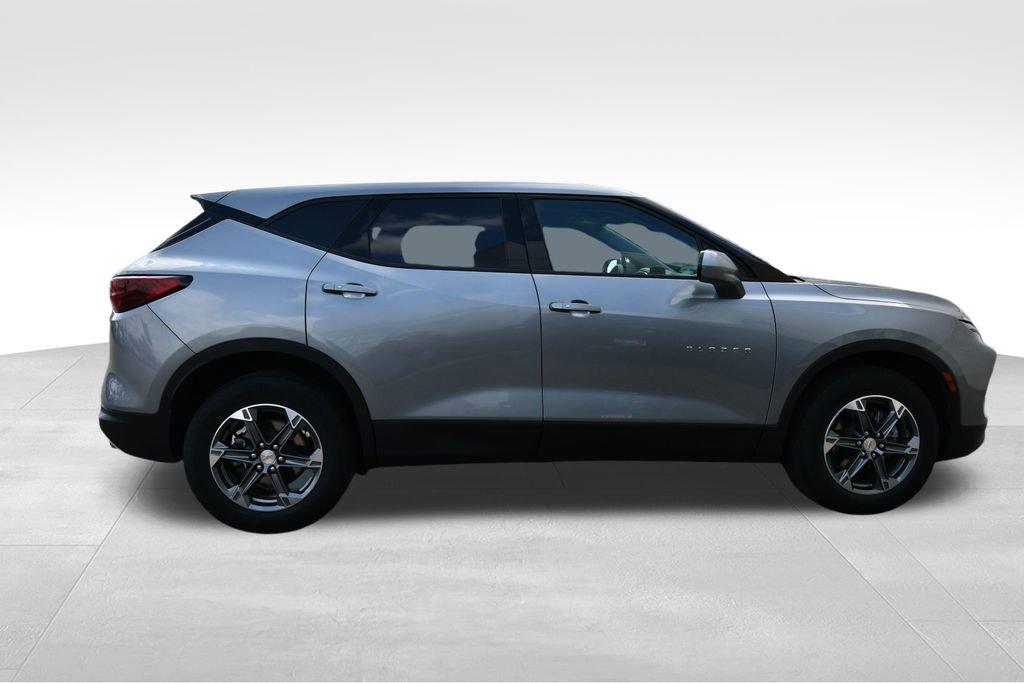 Used 2025 Chevrolet Blazer LT AWD/4WD image 9