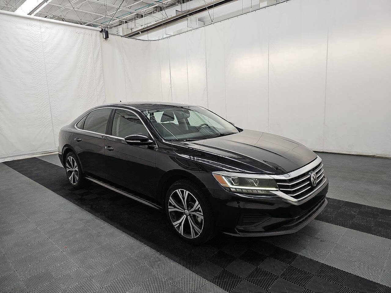 Used 2022 Volkswagen Passat 2.0T SE FWD image 3
