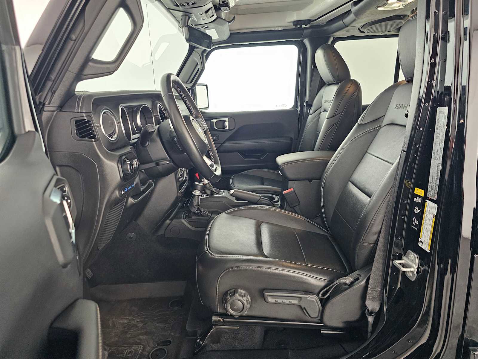 Used 2023 Jeep Wrangler Sahara w/ Cold Weather Group image 20