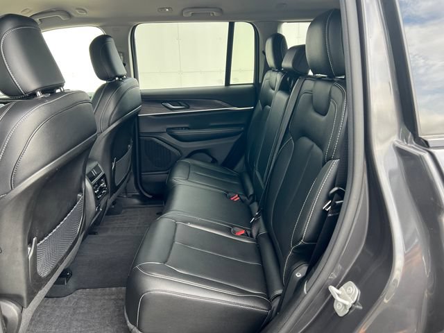 Used 2024 Jeep Grand Cherokee Limited w/ Black Appearance Package AWD/4WD image 5