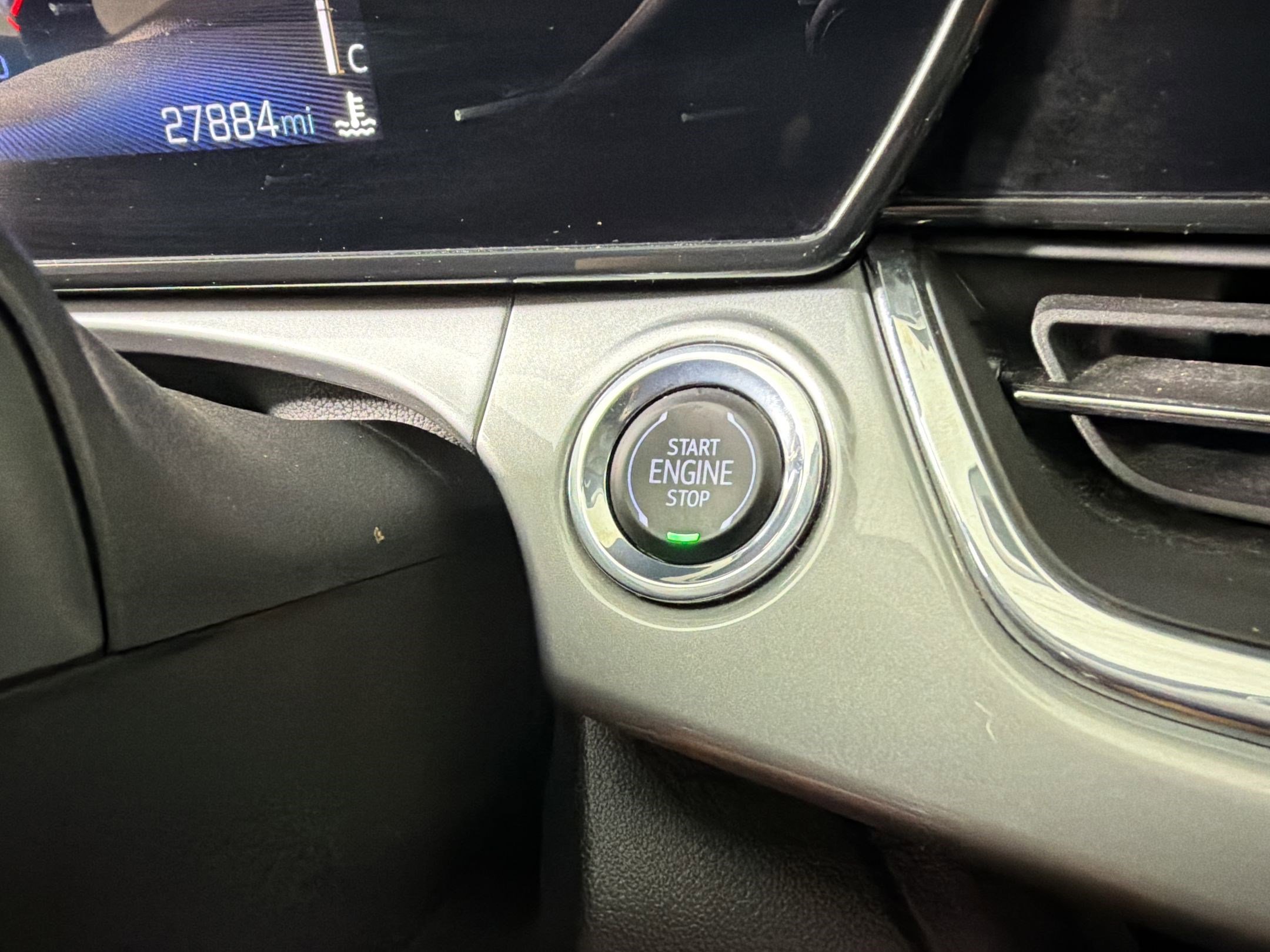 Used 2025 Chevrolet Trax LT FWD image 24