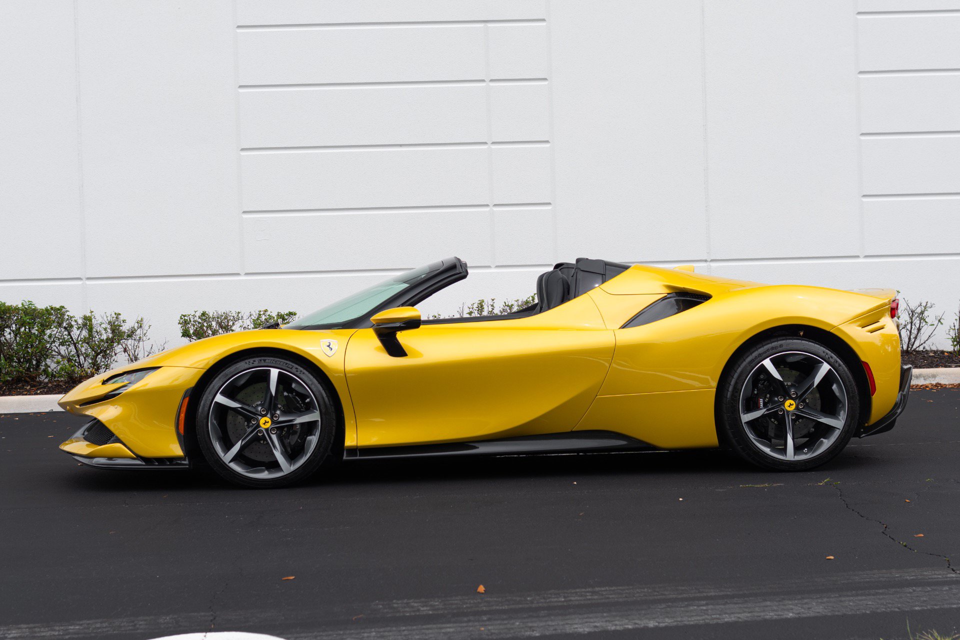 Used 2022 Ferrari SF90 Spider AWD/4WD image 31