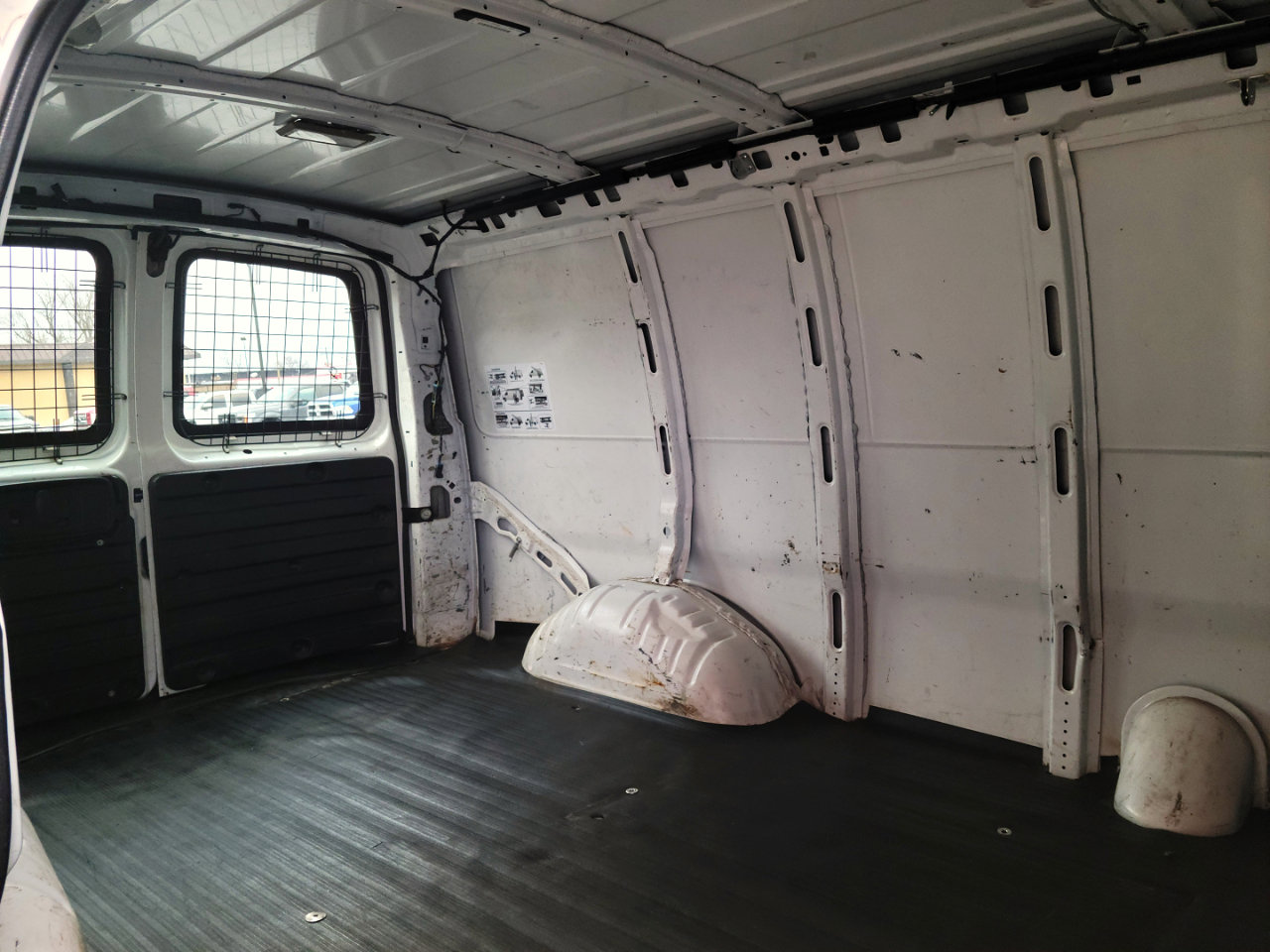 Used 2011 Chevrolet Express 2500 image 16