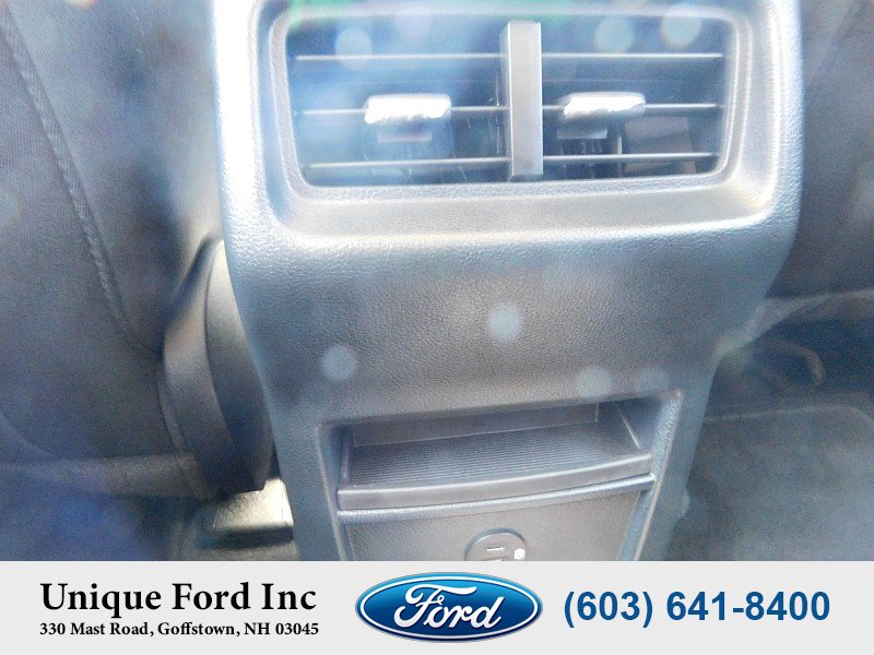 Used 2021 Ford Edge SE image 13
