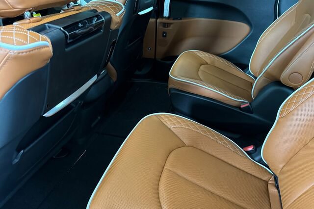 New 2026 Chrysler Pacifica Pinnacle image 9