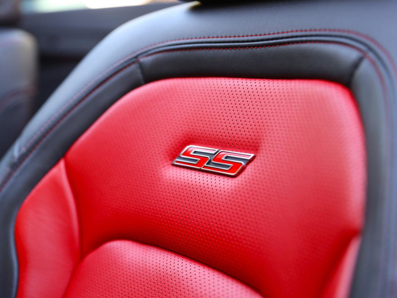 Used 2019 Chevrolet Camaro SS RWD image 9
