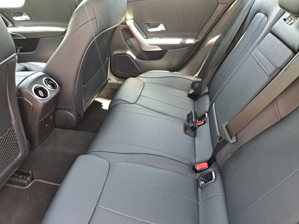 Used 2025 Mercedes-Benz CLA 250 image 21
