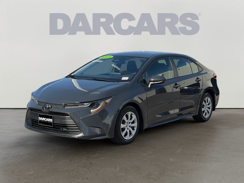 Used 2025 Toyota Corolla LE image 3