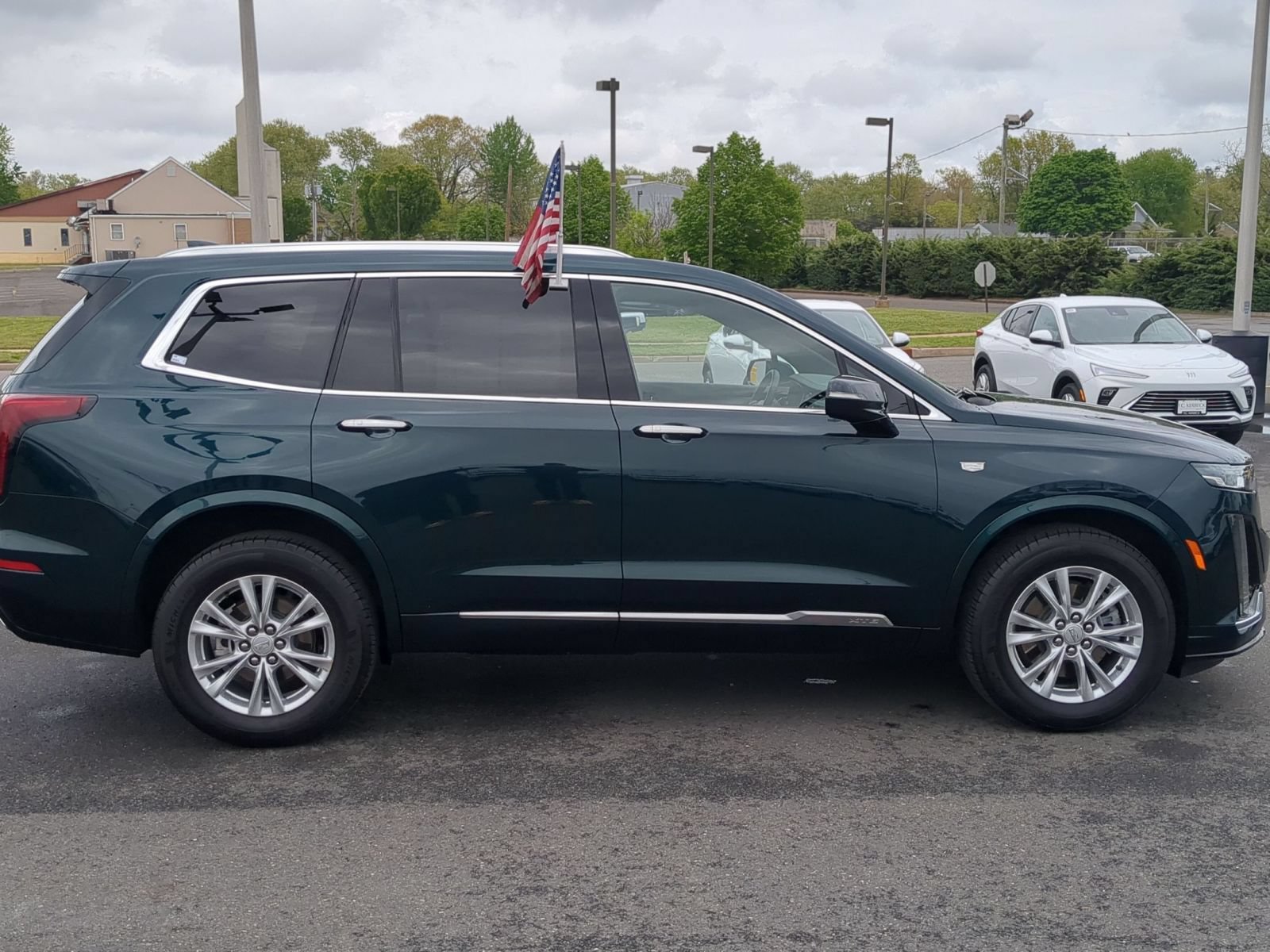 Certified 2024 Cadillac XT6 Luxury w/ LPO, Floor Liner Package AWD/4WD image 8