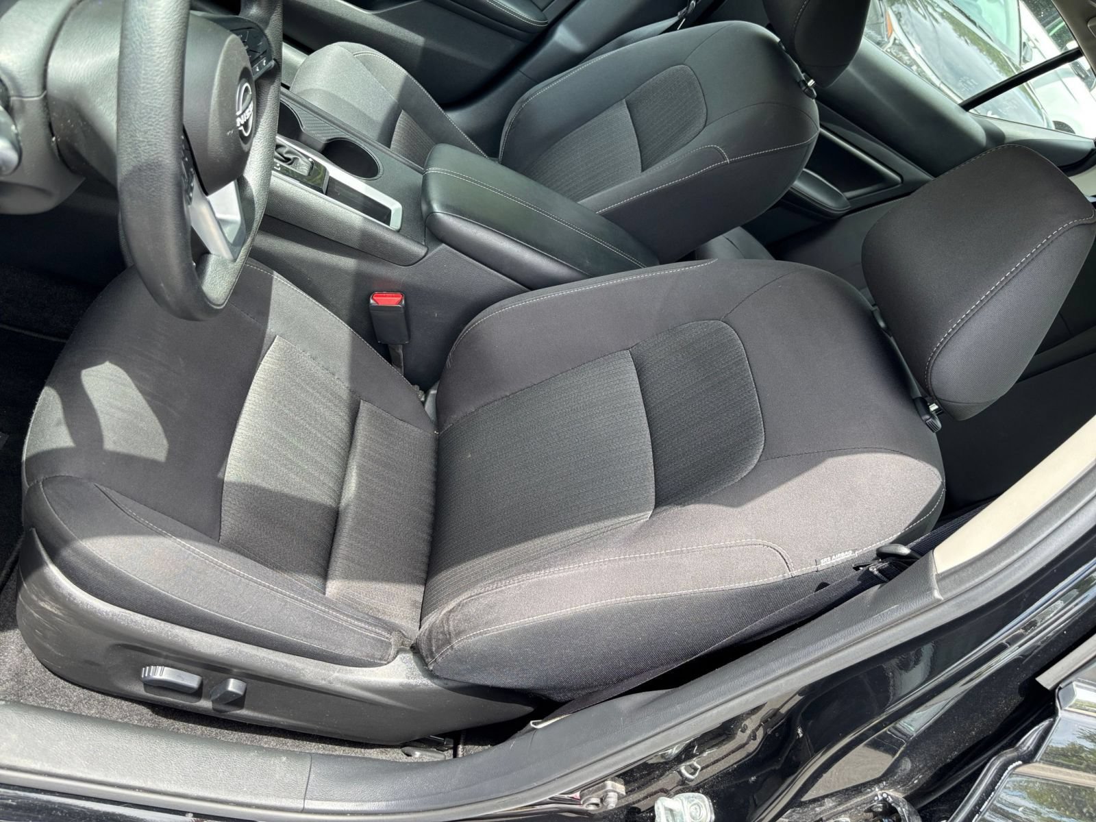 Used 2025 Nissan Altima 2.5 SV FWD image 31