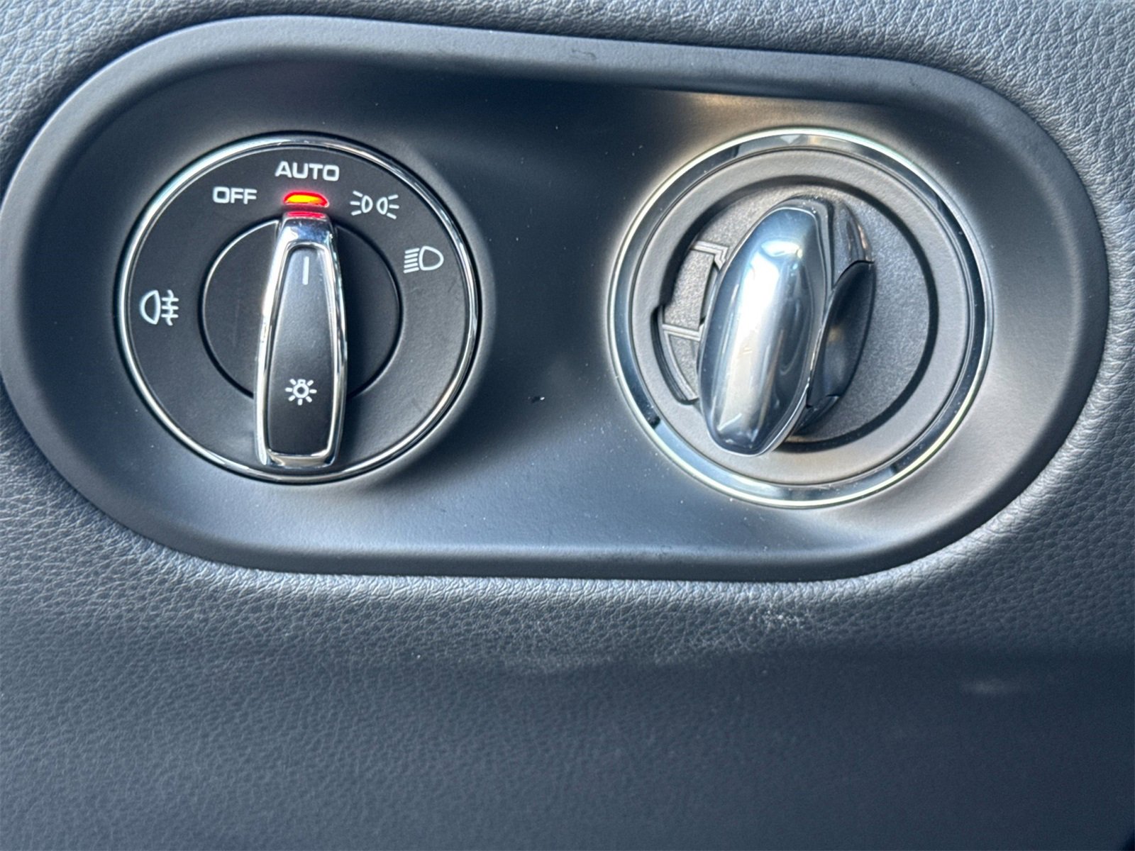 Used 2025 Porsche Macan image 31