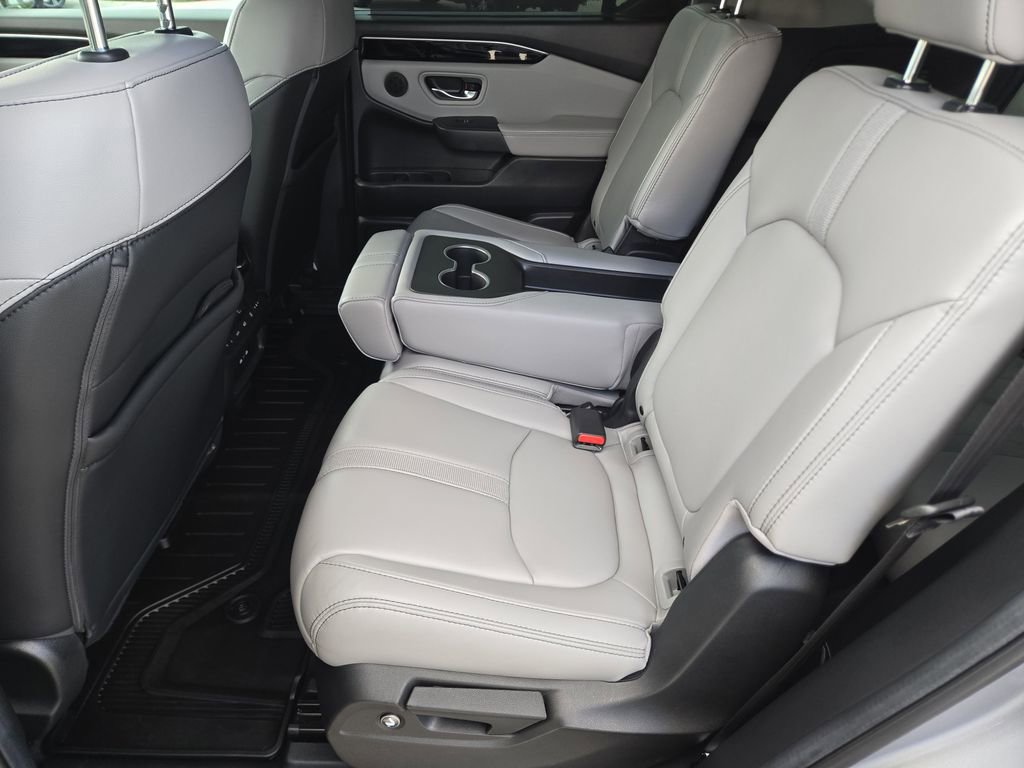 Certified 2025 Honda Pilot Touring image 18