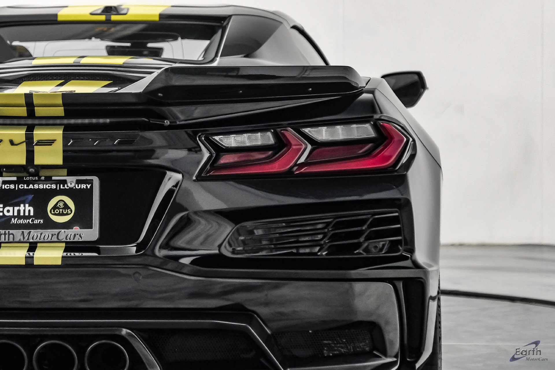 Used 2023 Chevrolet Corvette Z06 w/ Stealth Interior Trim Package RWD image 17