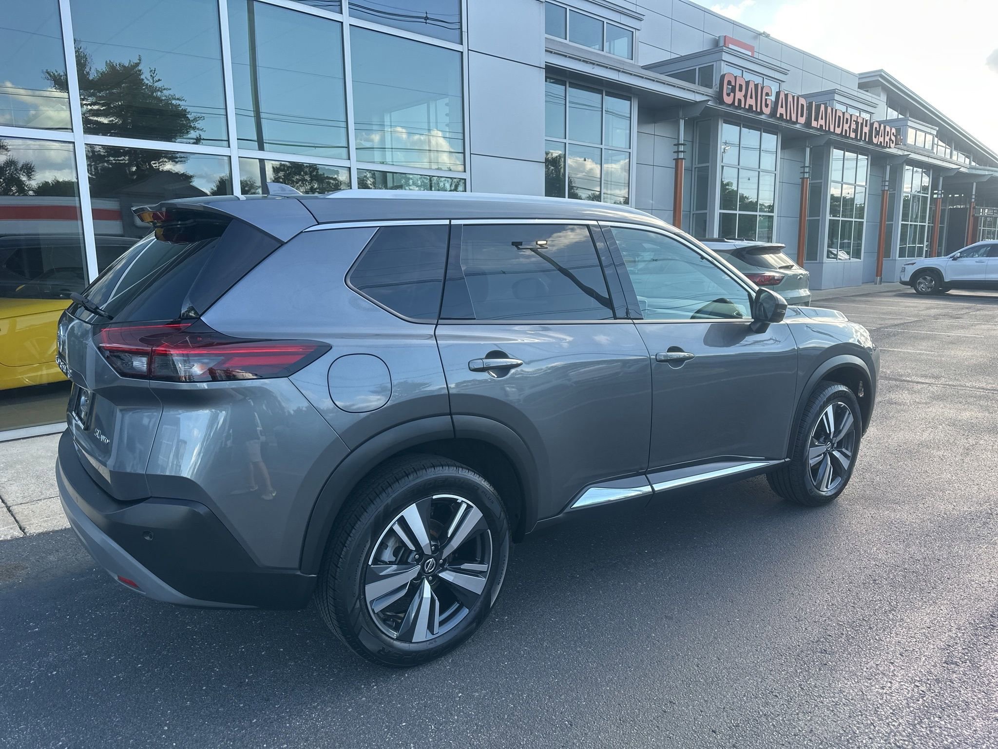 Used 2021 Nissan Rogue SL AWD/4WD image 3