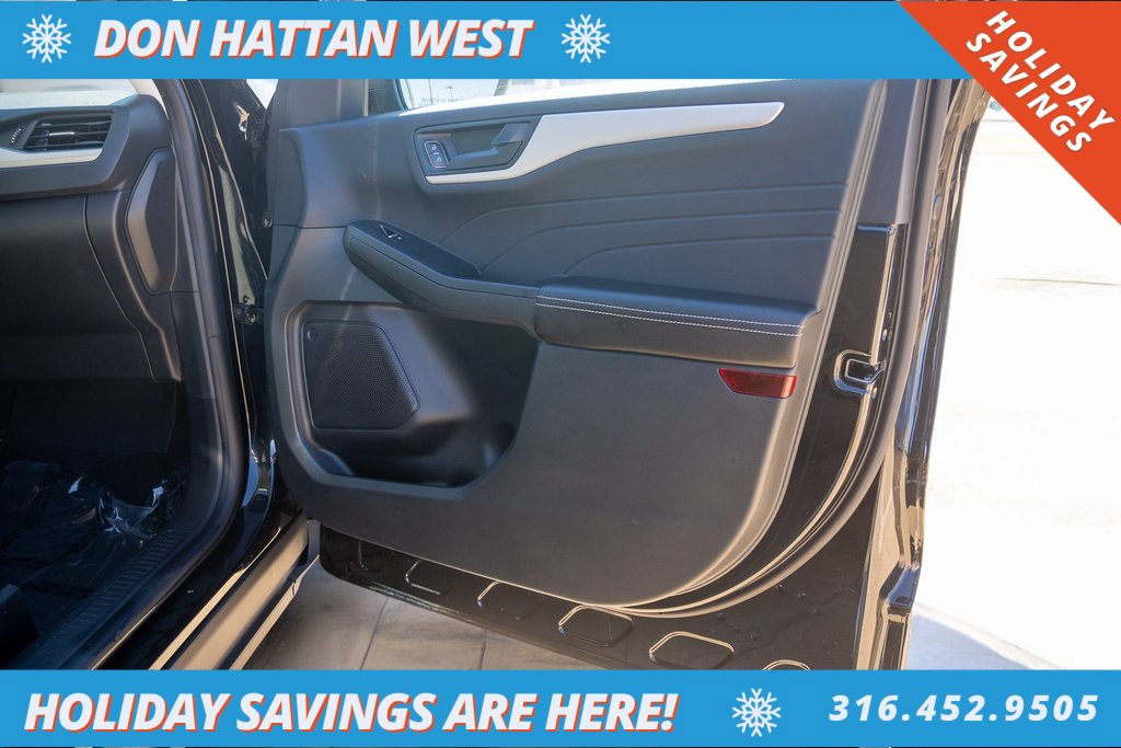 Used 2022 Ford Escape SE w/ Cold Weather Package image 25