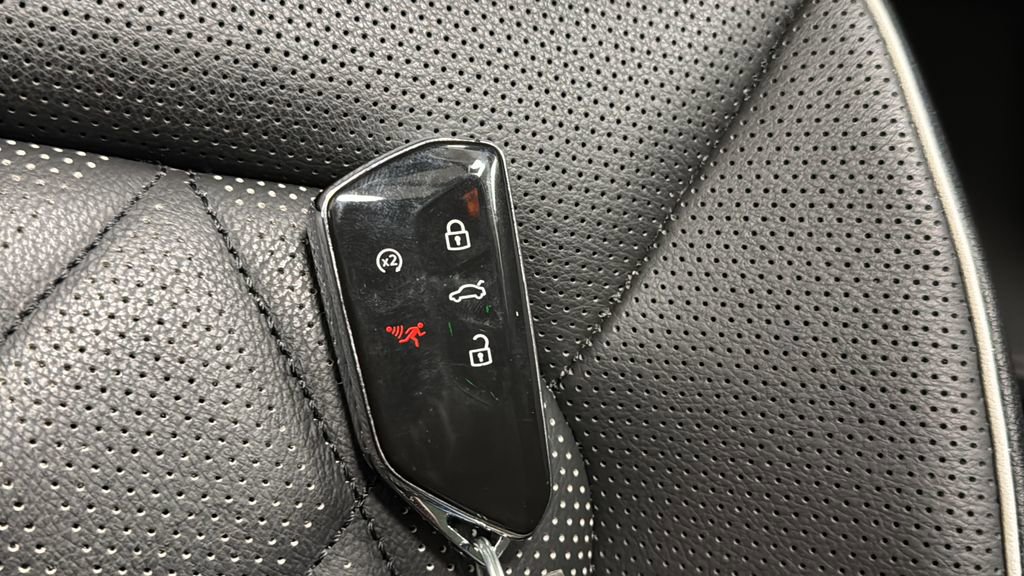 Used 2025 Volkswagen Atlas SEL Premium R-Line image 43