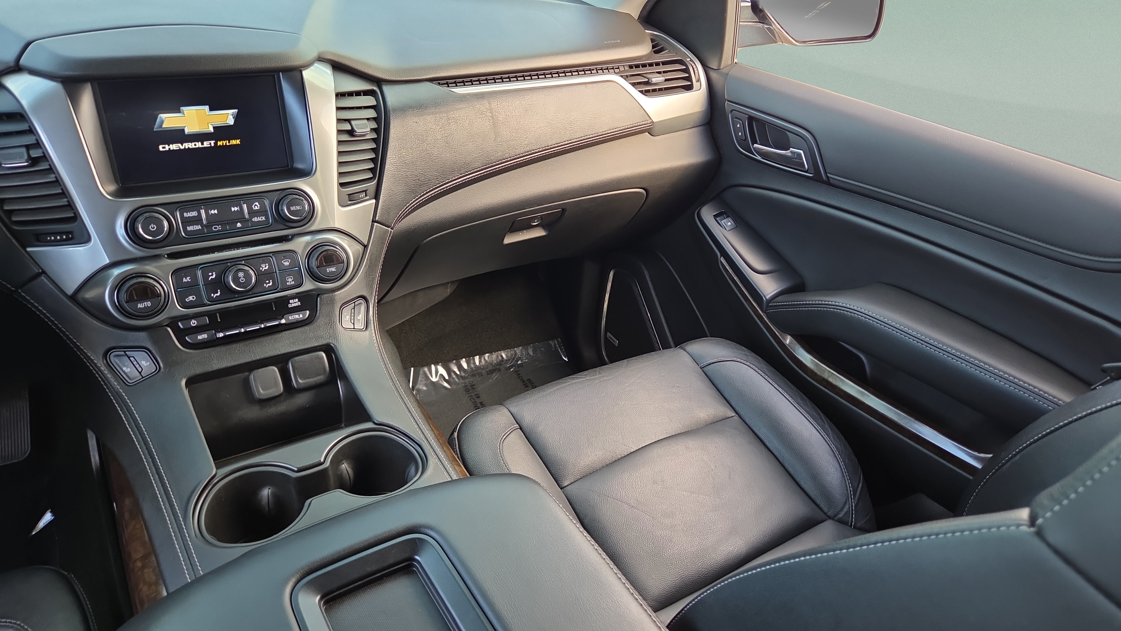 Used 2018 Chevrolet Suburban LT RWD image 14