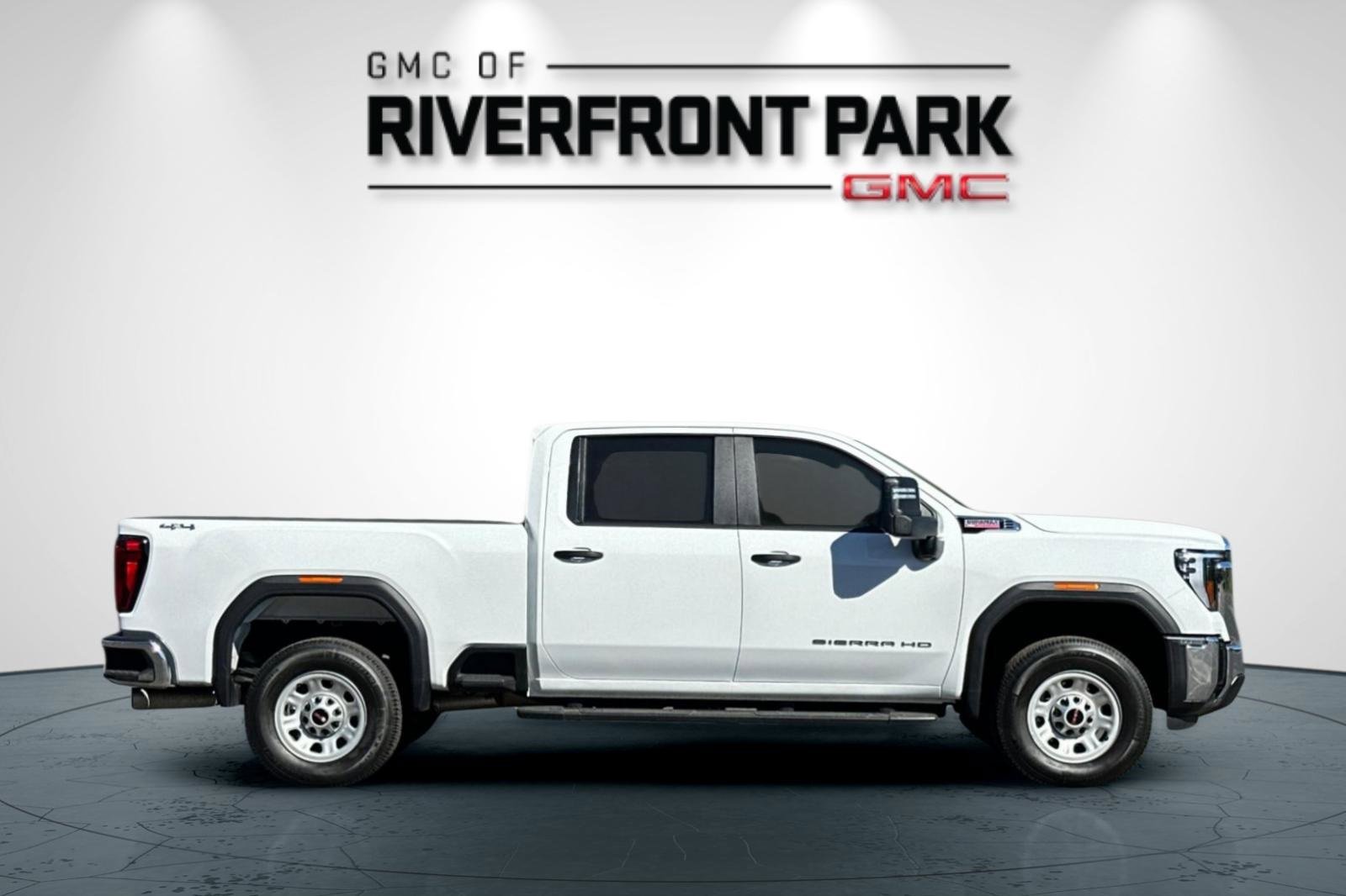 Used 2024 GMC Sierra 2500 Pro image 2