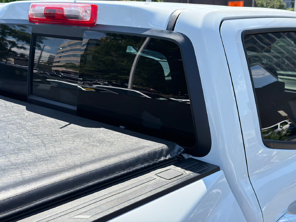 Used 2024 GMC Canyon AT4 w/ AT4 Premium Package AWD/4WD image 9