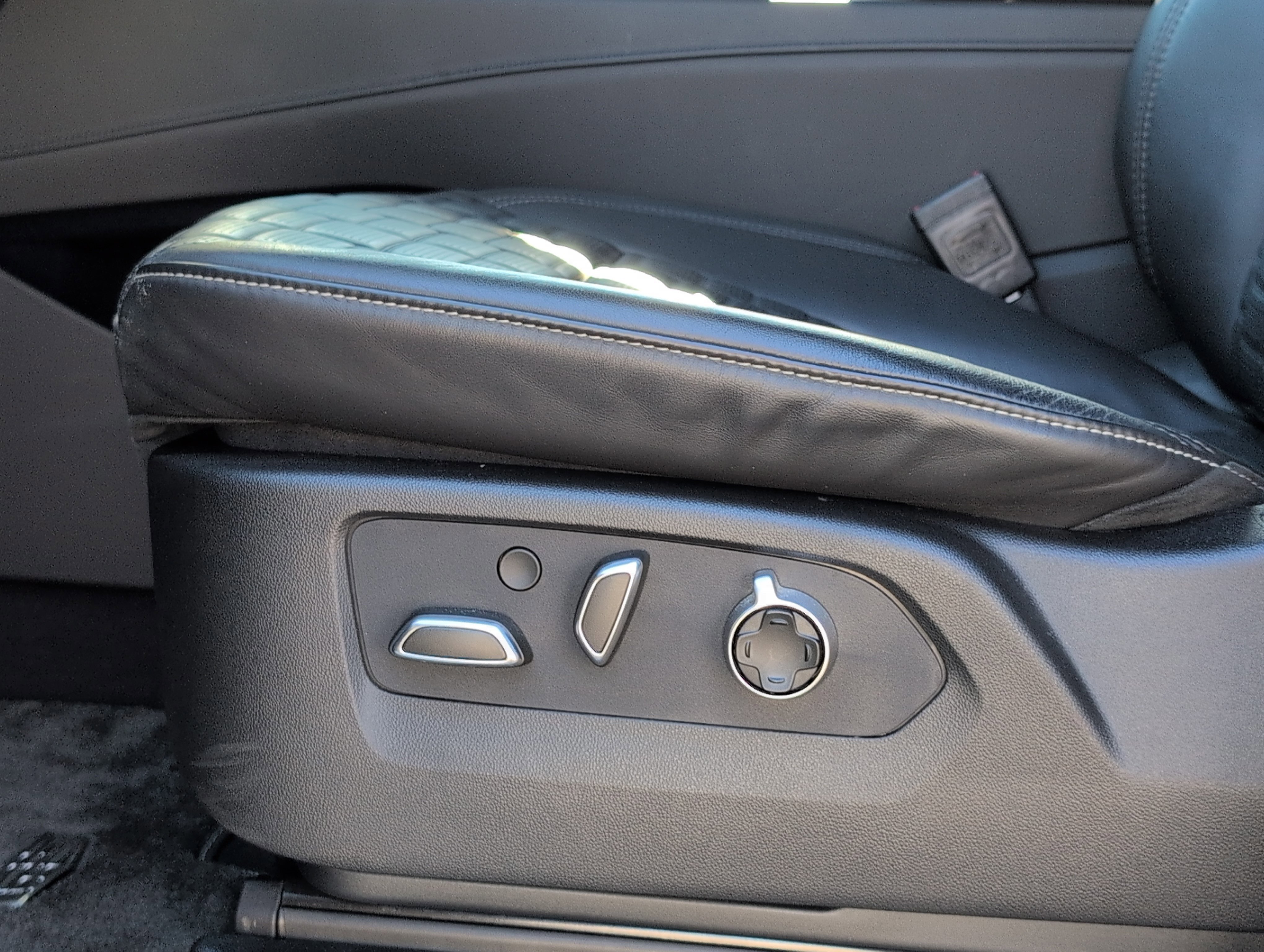 Certified 2024 Cadillac Escalade Sport Platinum image 14