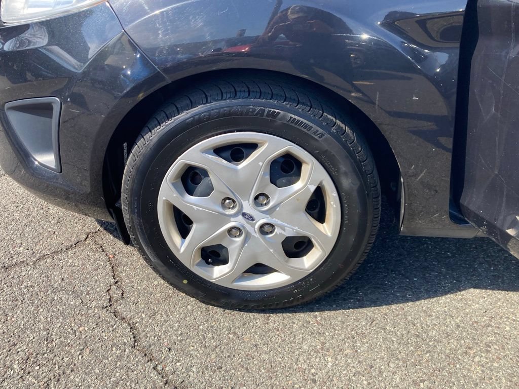 Used 2013 Ford Fiesta SE FWD image 26