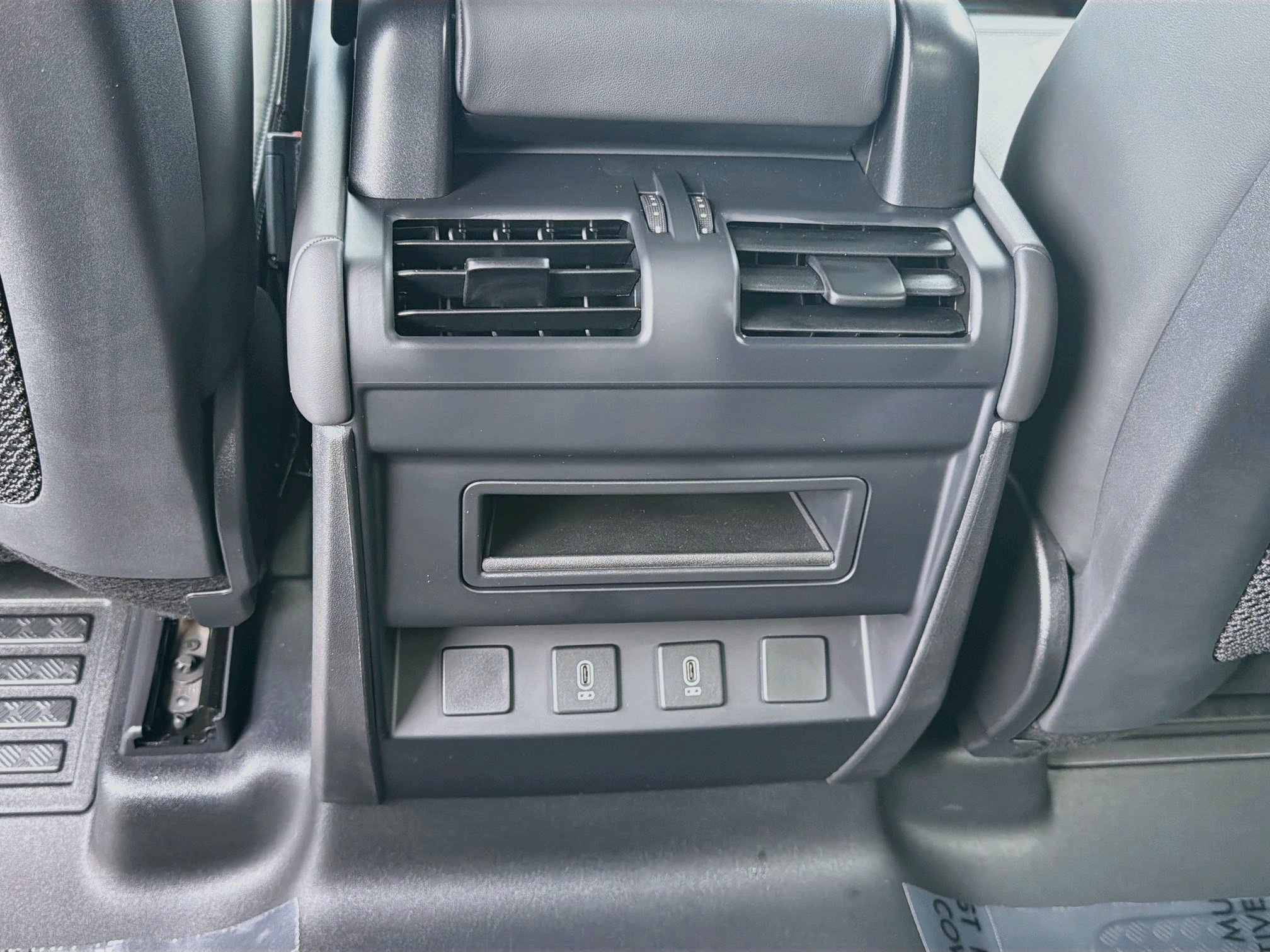 New 2026 Land Rover Defender 110 X-Dynamic SE AWD/4WD image 19